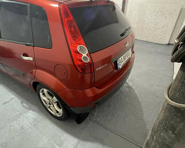 Красный Форд Фиеста, объемом двигателя 1.4 л и пробегом 214 тыс. км за 3500 $, фото 6 на Automoto.ua