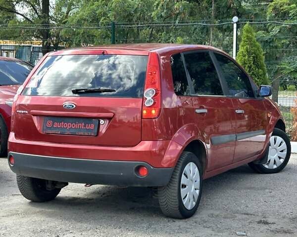 Червоний Форд Фієста, об'ємом двигуна 1.39 л та пробігом 139 тис. км за 5500 $, фото 5 на Automoto.ua