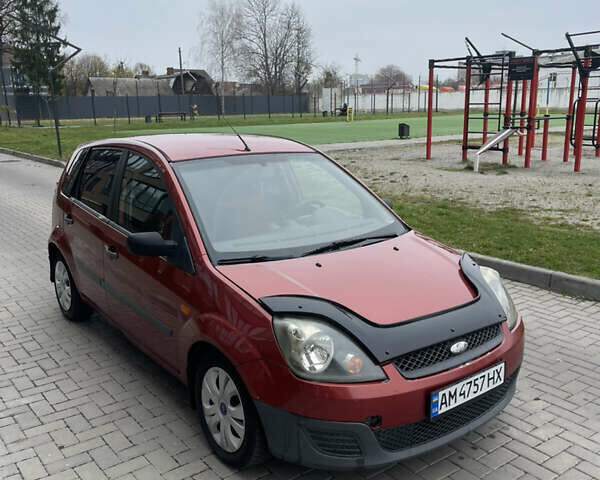 Красный Форд Фиеста, объемом двигателя 1.3 л и пробегом 159 тыс. км за 3450 $, фото 2 на Automoto.ua