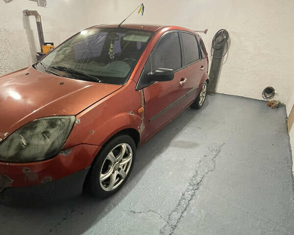 Красный Форд Фиеста, объемом двигателя 1.4 л и пробегом 214 тыс. км за 3500 $, фото 4 на Automoto.ua