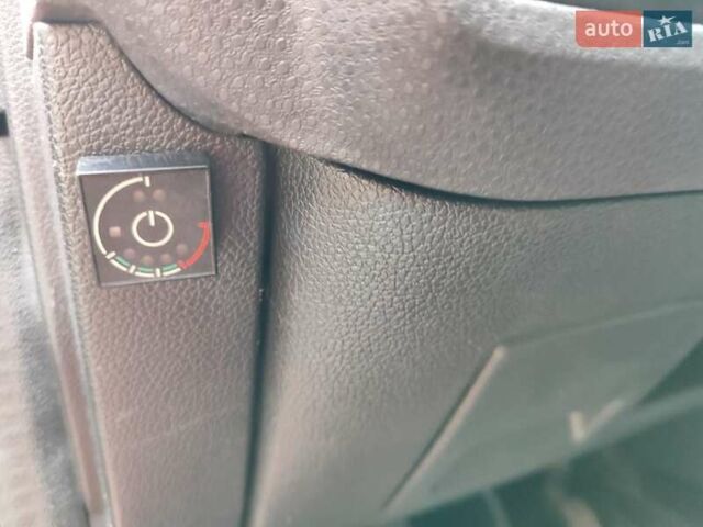 Красный Форд Фиеста, объемом двигателя 1.3 л и пробегом 208 тыс. км за 3599 $, фото 12 на Automoto.ua