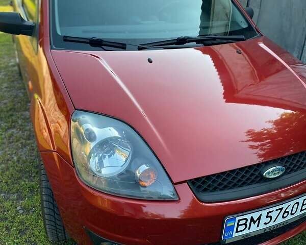 Красный Форд Фиеста, объемом двигателя 1.24 л и пробегом 150 тыс. км за 4800 $, фото 1 на Automoto.ua
