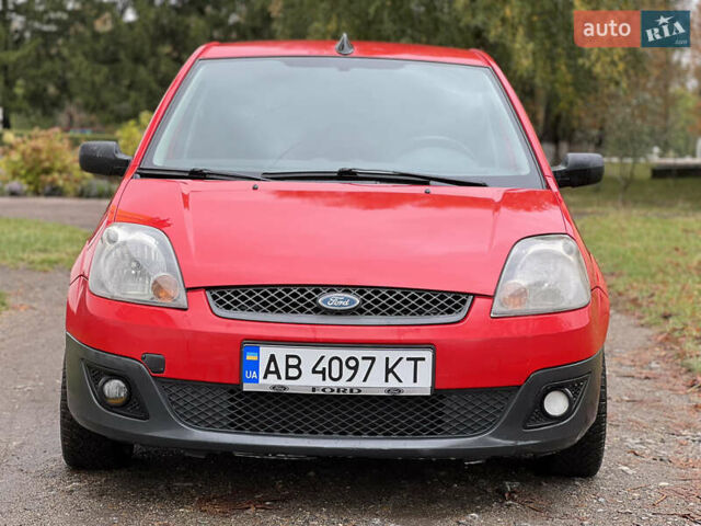 Красный Форд Фиеста, объемом двигателя 1.3 л и пробегом 200 тыс. км за 3300 $, фото 14 на Automoto.ua