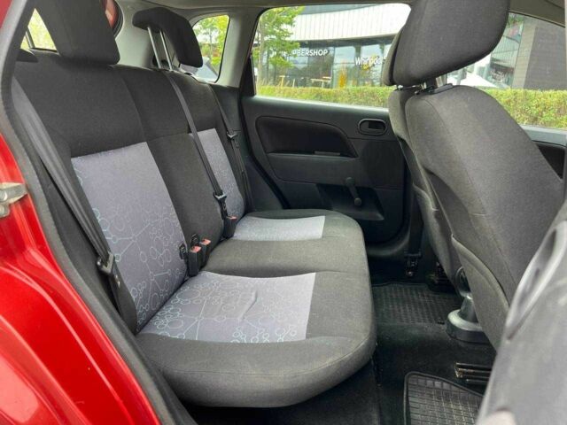 Красный Форд Фиеста, объемом двигателя 1.3 л и пробегом 103 тыс. км за 4790 $, фото 11 на Automoto.ua