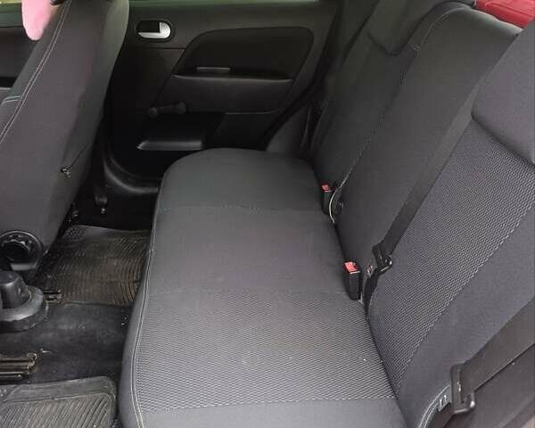 Красный Форд Фиеста, объемом двигателя 1.4 л и пробегом 151 тыс. км за 3900 $, фото 4 на Automoto.ua