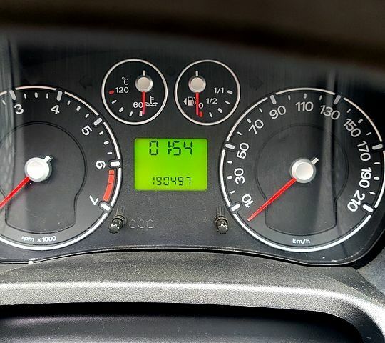 Красный Форд Фиеста, объемом двигателя 1.3 л и пробегом 191 тыс. км за 3950 $, фото 3 на Automoto.ua