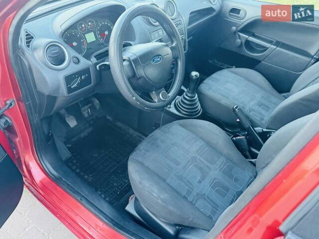 Червоний Форд Фієста, об'ємом двигуна 1.3 л та пробігом 280 тис. км за 2900 $, фото 7 на Automoto.ua