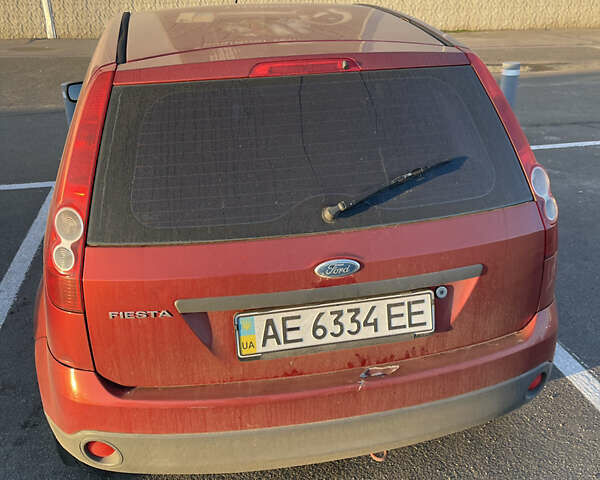 Красный Форд Фиеста, объемом двигателя 1.4 л и пробегом 226 тыс. км за 3750 $, фото 1 на Automoto.ua