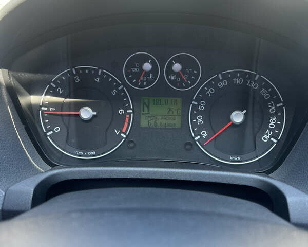 Червоний Форд Фієста, об'ємом двигуна 1.39 л та пробігом 90 тис. км за 5000 $, фото 4 на Automoto.ua