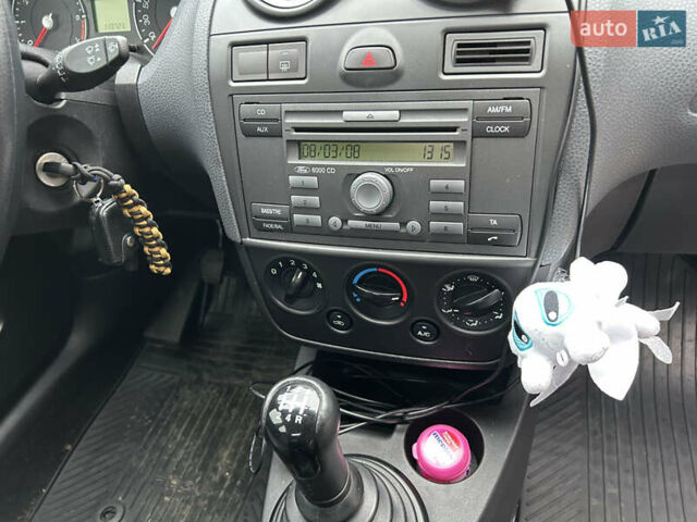 Красный Форд Фиеста, объемом двигателя 1.24 л и пробегом 113 тыс. км за 4400 $, фото 17 на Automoto.ua