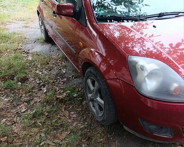 Красный Форд Фиеста, объемом двигателя 1.4 л и пробегом 151 тыс. км за 3900 $, фото 9 на Automoto.ua