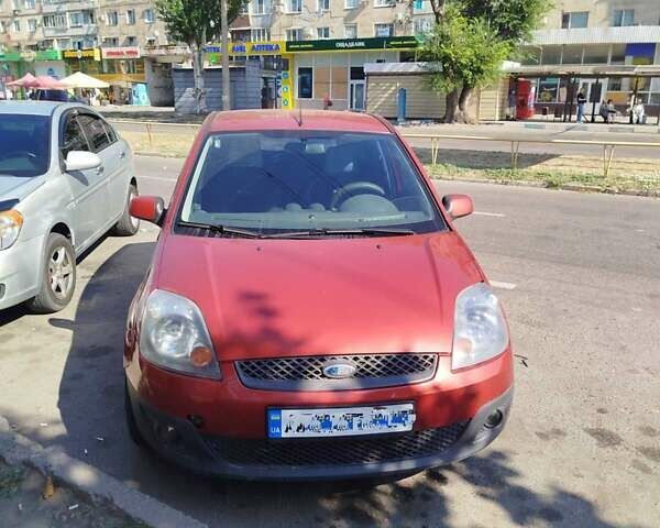 Червоний Форд Фієста, об'ємом двигуна 1.4 л та пробігом 225 тис. км за 4700 $, фото 2 на Automoto.ua