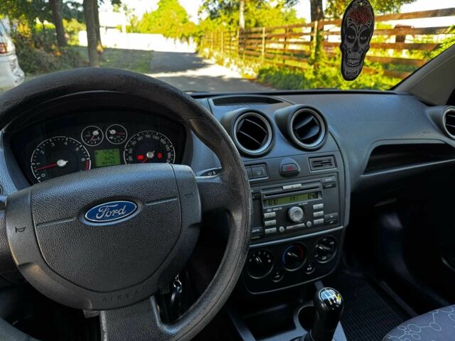 Червоний Форд Фієста, об'ємом двигуна 1.4 л та пробігом 183 тис. км за 3940 $, фото 18 на Automoto.ua