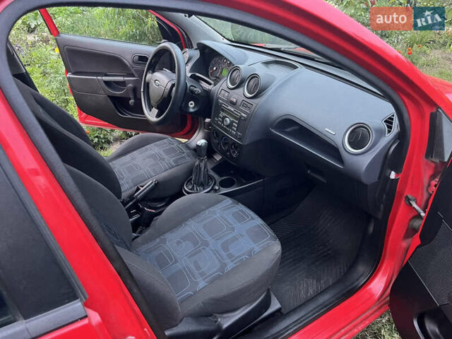 Красный Форд Фиеста, объемом двигателя 1.25 л и пробегом 250 тыс. км за 4300 $, фото 9 на Automoto.ua
