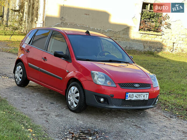 Червоний Форд Фієста, об'ємом двигуна 1.3 л та пробігом 200 тис. км за 3000 $, фото 11 на Automoto.ua