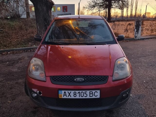 Красный Форд Фиеста, объемом двигателя 1.4 л и пробегом 255 тыс. км за 3100 $, фото 1 на Automoto.ua