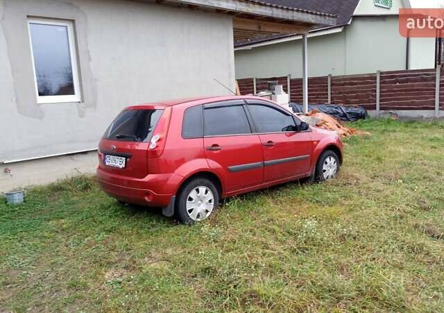 Червоний Форд Фієста, об'ємом двигуна 1.25 л та пробігом 168 тис. км за 2899 $, фото 1 на Automoto.ua