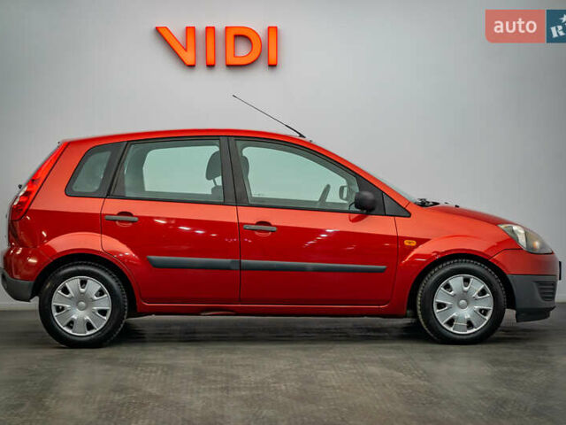 Червоний Форд Фієста, об'ємом двигуна 1.2 л та пробігом 94 тис. км за 4973 $, фото 3 на Automoto.ua