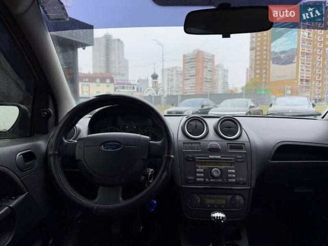 Красный Форд Фиеста, объемом двигателя 1.4 л и пробегом 213 тыс. км за 3190 $, фото 12 на Automoto.ua