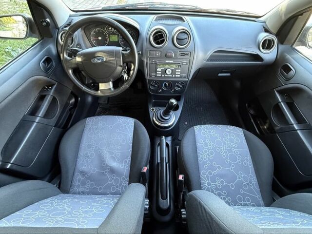 Форд Фиеста 2007 в Борисполе на Automoto.ua Красный Форд Фиеста, объемом двигателя 1.4 л и пробегом 150 тыс. км за 3200 $, фото 4 на Automoto.ua