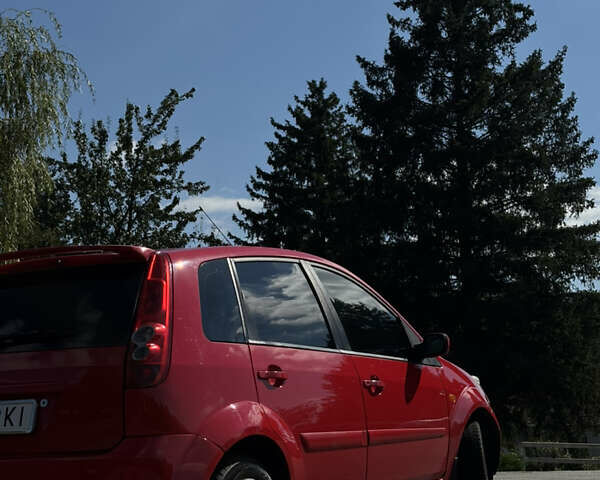 Красный Форд Фиеста, объемом двигателя 1.3 л и пробегом 227 тыс. км за 4500 $, фото 5 на Automoto.ua