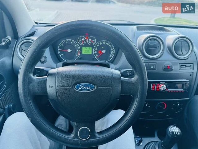 Червоний Форд Фієста, об'ємом двигуна 1.3 л та пробігом 280 тис. км за 2900 $, фото 11 на Automoto.ua