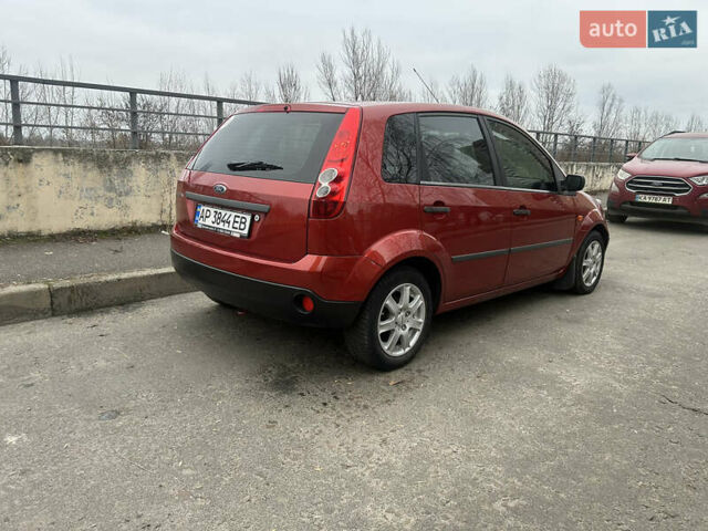 Красный Форд Фиеста, объемом двигателя 1.24 л и пробегом 113 тыс. км за 4400 $, фото 7 на Automoto.ua