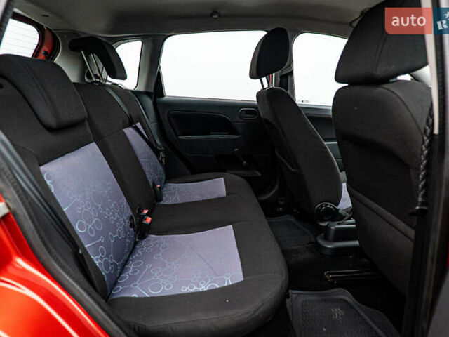 Червоний Форд Фієста, об'ємом двигуна 1.2 л та пробігом 94 тис. км за 4973 $, фото 16 на Automoto.ua