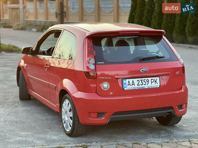 Красный Форд Фиеста, объемом двигателя 2 л и пробегом 256 тыс. км за 4200 $, фото 4 на Automoto.ua