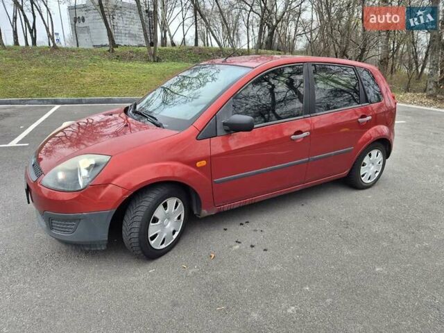 Червоний Форд Фієста, об'ємом двигуна 1.2 л та пробігом 158 тис. км за 3500 $, фото 5 на Automoto.ua