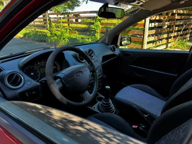 Червоний Форд Фієста, об'ємом двигуна 1.4 л та пробігом 183 тис. км за 3940 $, фото 19 на Automoto.ua