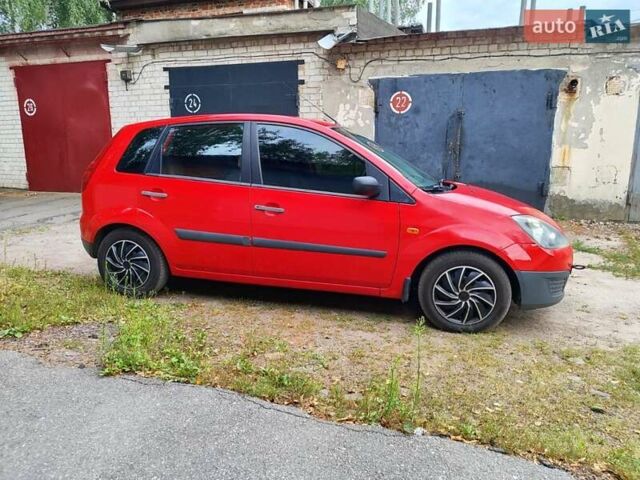 Красный Форд Фиеста, объемом двигателя 1.3 л и пробегом 208 тыс. км за 3599 $, фото 9 на Automoto.ua