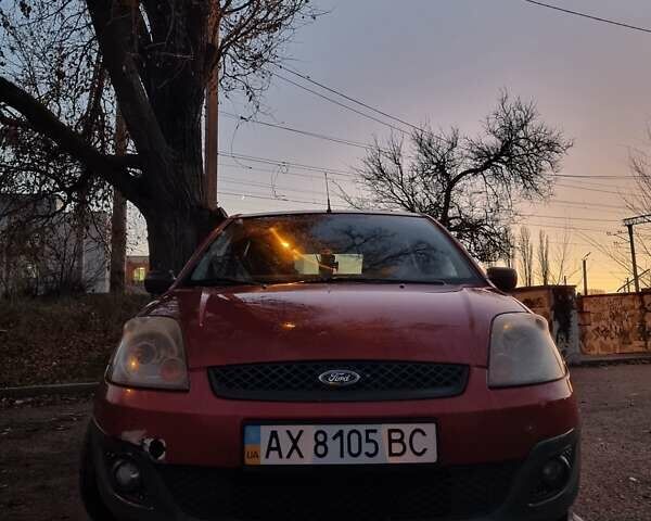 Красный Форд Фиеста, объемом двигателя 1.39 л и пробегом 255 тыс. км за 3250 $, фото 7 на Automoto.ua