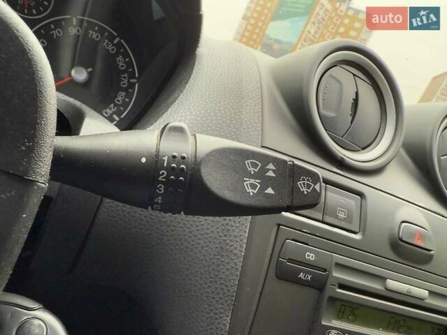 Красный Форд Фиеста, объемом двигателя 1.4 л и пробегом 213 тыс. км за 3190 $, фото 22 на Automoto.ua