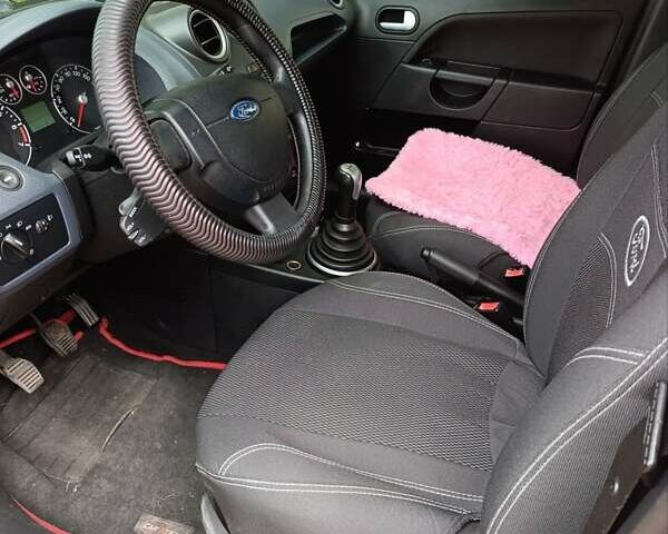 Красный Форд Фиеста, объемом двигателя 1.4 л и пробегом 151 тыс. км за 3900 $, фото 1 на Automoto.ua