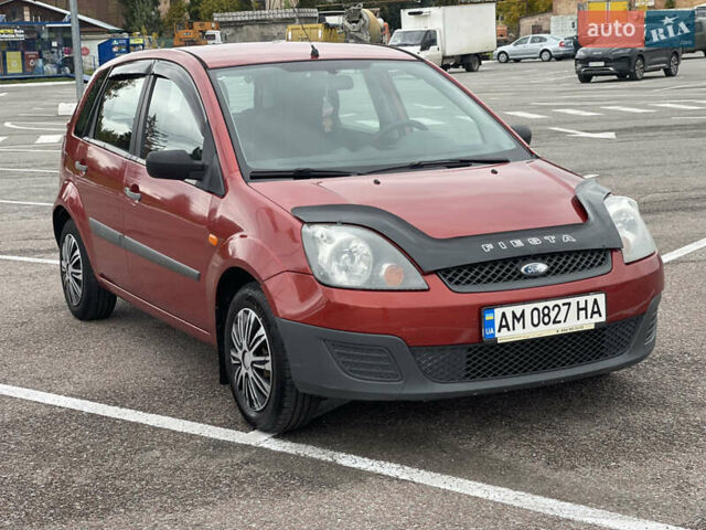Красный Форд Фиеста, объемом двигателя 1.3 л и пробегом 229 тыс. км за 3300 $, фото 2 на Automoto.ua