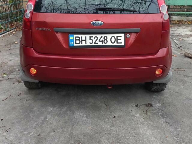 Красный Форд Фиеста, объемом двигателя 1.4 л и пробегом 339 тыс. км за 2900 $, фото 4 на Automoto.ua