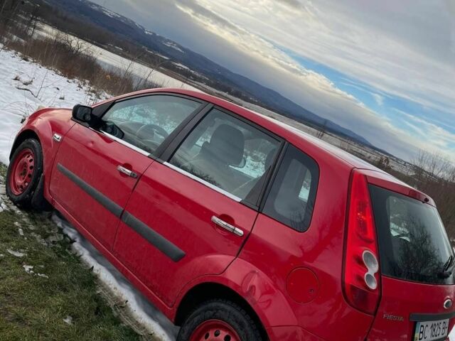 Червоний Форд Фієста, об'ємом двигуна 1.2 л та пробігом 275 тис. км за 2750 $, фото 2 на Automoto.ua