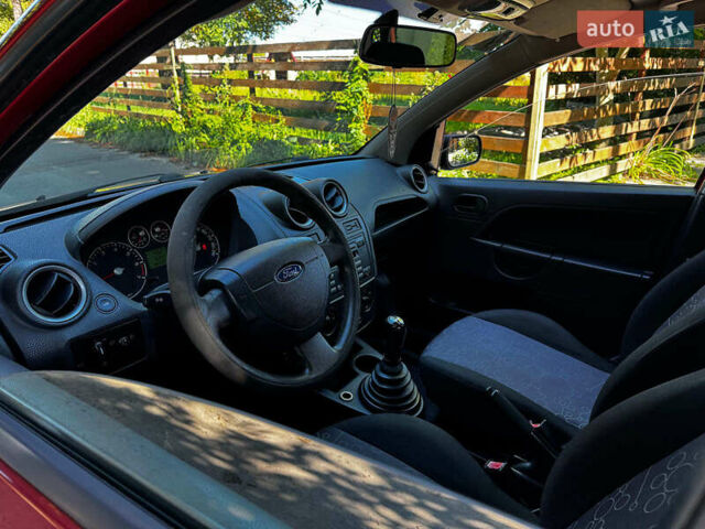 Красный Форд Фиеста, объемом двигателя 1.4 л и пробегом 183 тыс. км за 4990 $, фото 19 на Automoto.ua