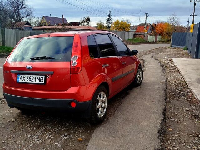 Червоний Форд Фієста, об'ємом двигуна 1.4 л та пробігом 199 тис. км за 4200 $, фото 3 на Automoto.ua