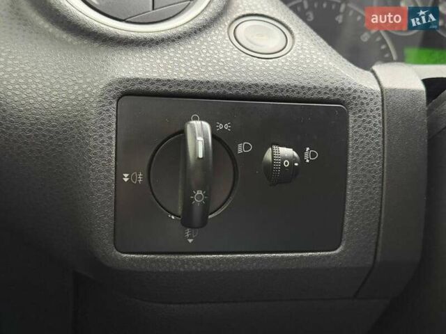 Красный Форд Фиеста, объемом двигателя 1.4 л и пробегом 213 тыс. км за 3190 $, фото 16 на Automoto.ua