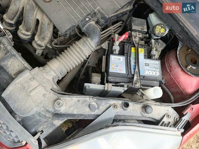 Красный Форд Фиеста, объемом двигателя 1.4 л и пробегом 151 тыс. км за 3900 $, фото 10 на Automoto.ua