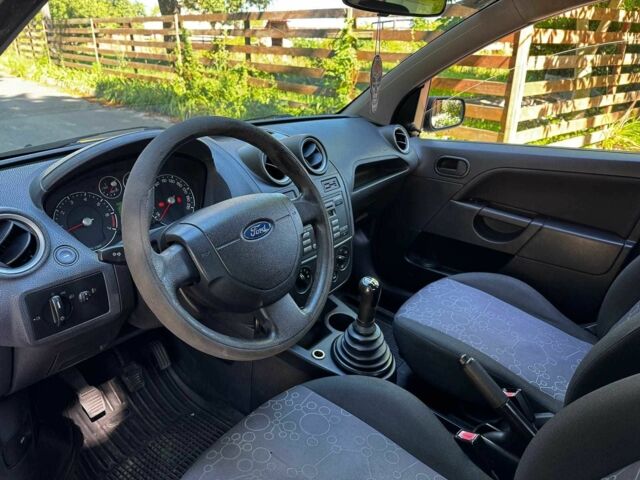 Червоний Форд Фієста, об'ємом двигуна 1.4 л та пробігом 183 тис. км за 3940 $, фото 13 на Automoto.ua