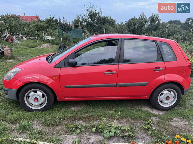 Красный Форд Фиеста, объемом двигателя 1.25 л и пробегом 250 тыс. км за 4300 $, фото 2 на Automoto.ua
