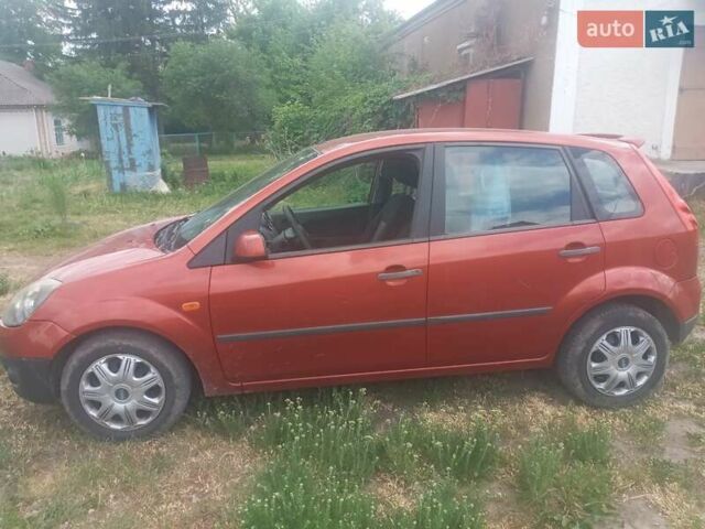 Красный Форд Фиеста, объемом двигателя 1.4 л и пробегом 220 тыс. км за 3550 $, фото 6 на Automoto.ua