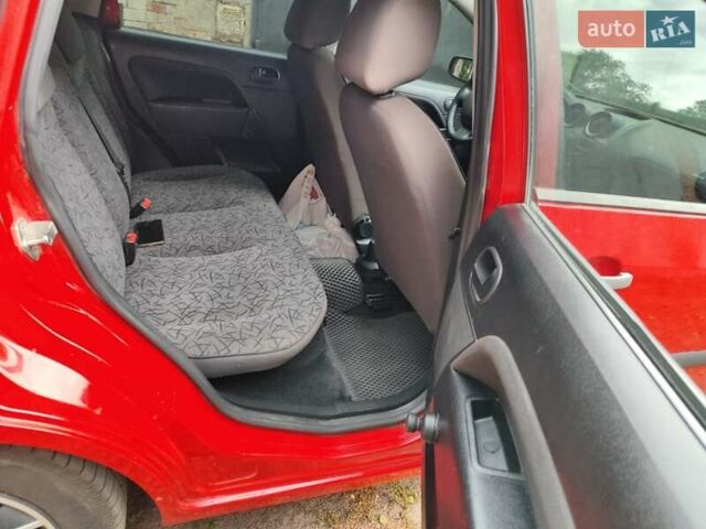 Красный Форд Фиеста, объемом двигателя 1.3 л и пробегом 208 тыс. км за 3599 $, фото 7 на Automoto.ua