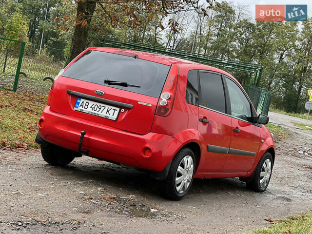 Красный Форд Фиеста, объемом двигателя 1.3 л и пробегом 200 тыс. км за 3300 $, фото 9 на Automoto.ua