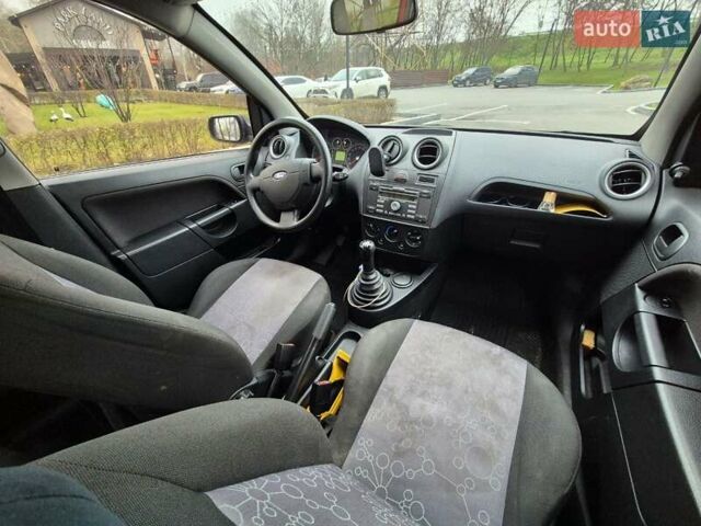 Червоний Форд Фієста, об'ємом двигуна 1.2 л та пробігом 158 тис. км за 3500 $, фото 13 на Automoto.ua