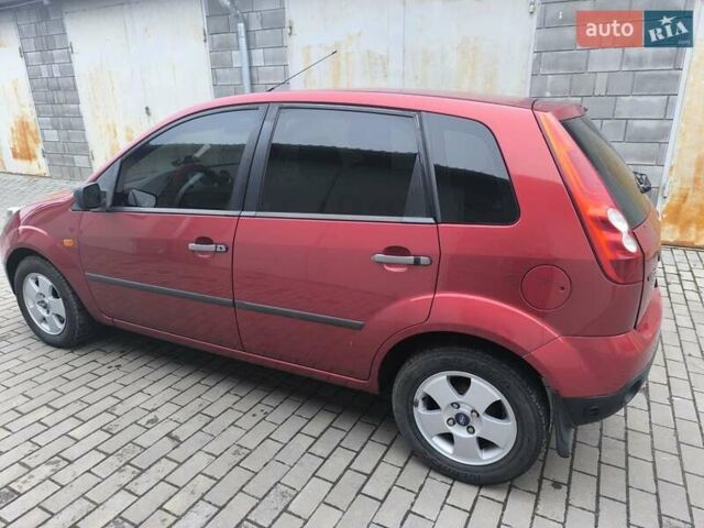 Красный Форд Фиеста, объемом двигателя 1.4 л и пробегом 237 тыс. км за 3650 $, фото 10 на Automoto.ua