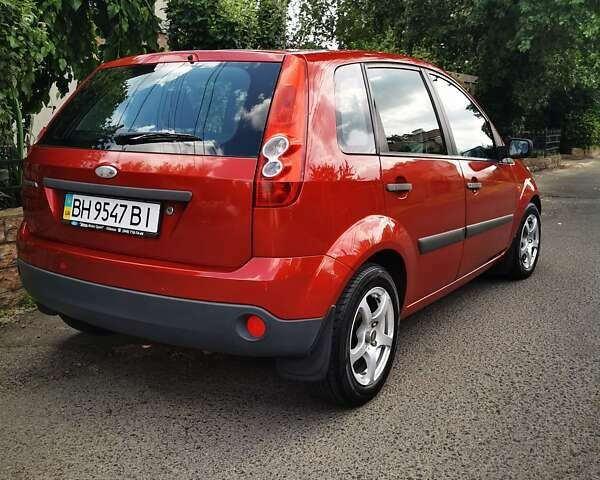 Червоний Форд Фієста, об'ємом двигуна 1.4 л та пробігом 130 тис. км за 4999 $, фото 27 на Automoto.ua